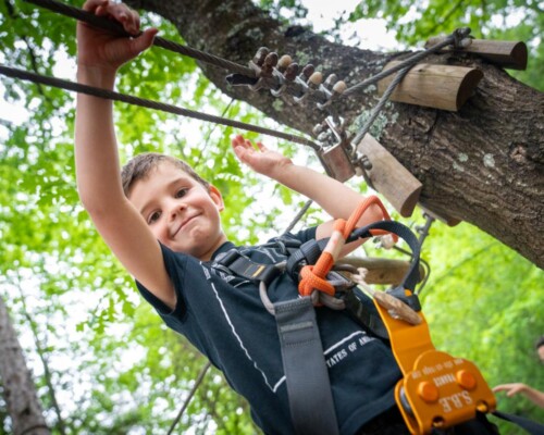 accrobranche et tyrolienne enfant Vallon Ruoms Les Vans