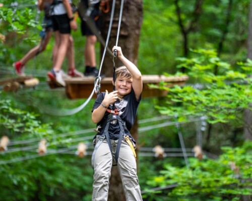 Tyrolienne géante en Ardèche Adventure Camp